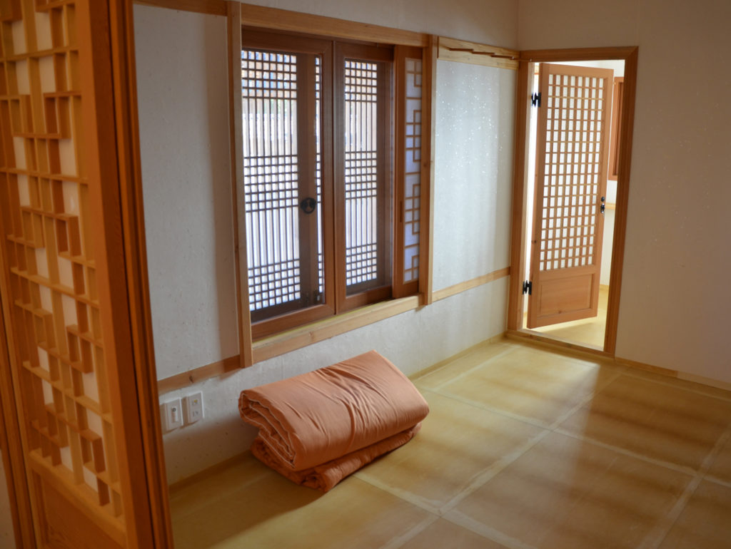 sleeping room, korea buddhist temple