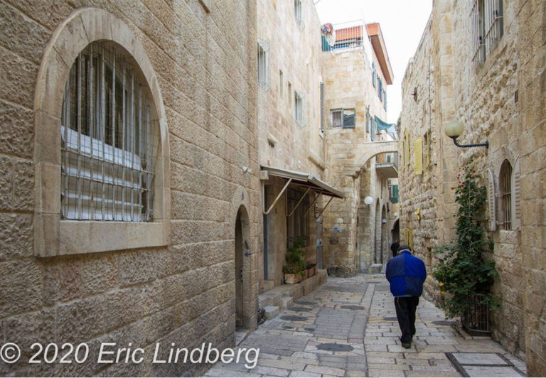 Walk away from the busier sections of the Old City to discover quiet residential lanes.