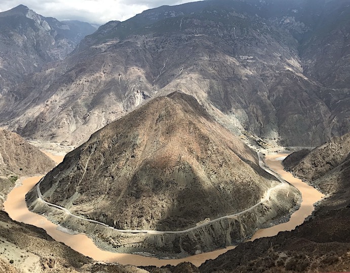 Jinshajiang River horseshoe bend