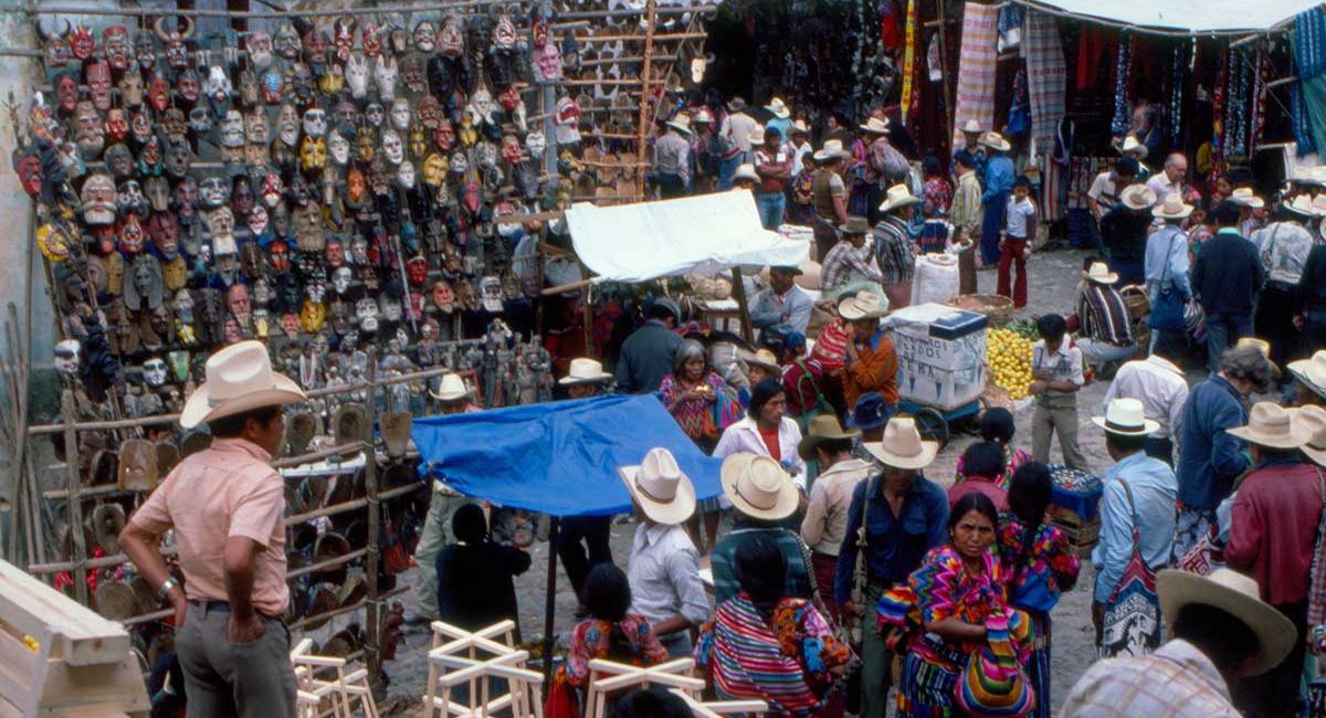 The Chichi market primarily serves locals who come from throughout the El Quiché department of Guatemala to buy and sell products. There are merchants whose handicrafts target tourists, but for the most part, vendors sell fruit and vegetables, medicinal plants, candles, incense, grindstones and other tools to locals.