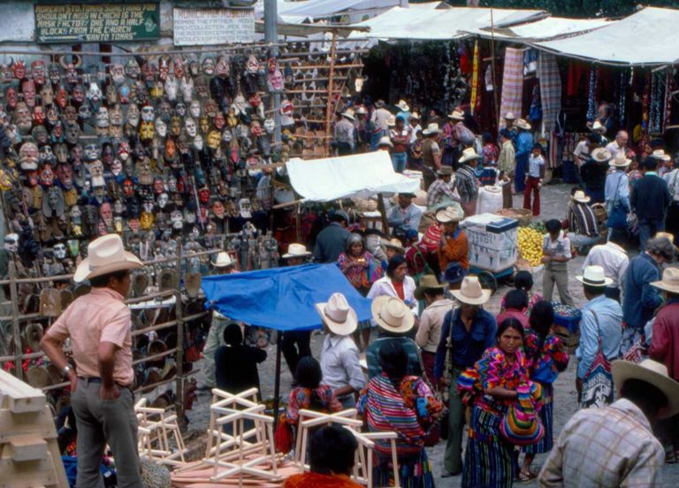 The Chichi market primarily serves locals who come from throughout the El Quiché department of Guatemala to buy and sell products. There are merchants whose handicrafts target tourists, but for the most part, vendors sell fruit and vegetables, medicinal plants, candles, incense, grindstones and other tools to locals.