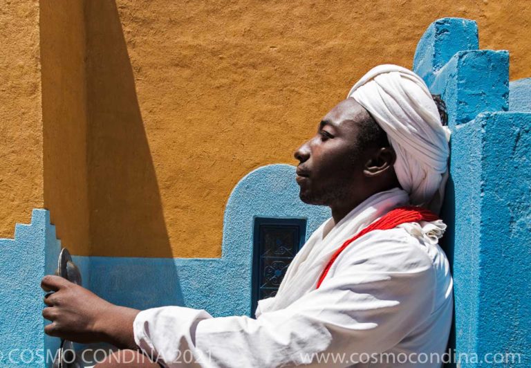 Portrait of an Ahwash musician. Ahwash is a collective musical form associated with Amazigh communities in southern Morocco, particularly around Ouarzazate, the Dra’a Valley and Sous. Ahwash involves dance, singing, poetry, and percussion.