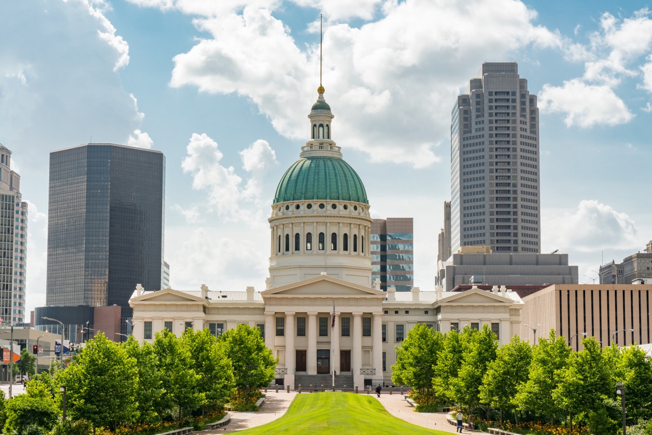 Historic Old St Louis County Courthouse and the St Louis city skyline.