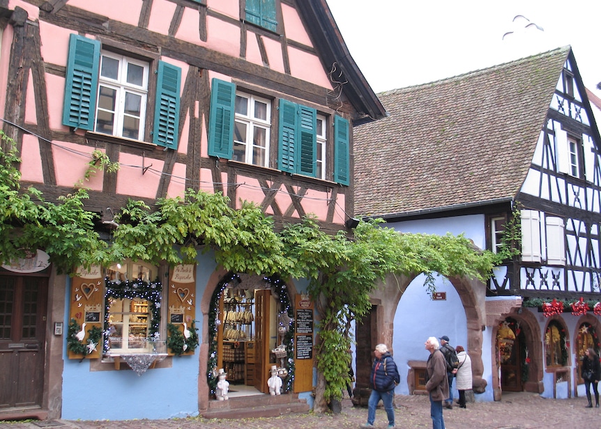 Wondow shopping in Riquewihr, Gwrmany