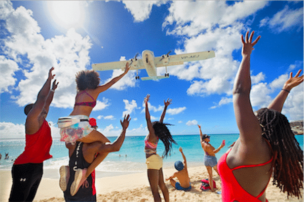 PLANE SPOTTERS SHARE BIRDWATCHERS’ PASSION FOR THINGS THAT FLY PLANE SPOTTERS SHARE BIRDWATCHERS’ PASSION FOR THINGS THAT FLY