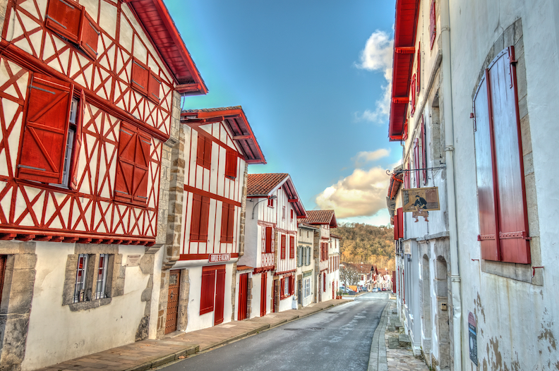 Many of the Aquitaine's fortified towns, or bastides, date from the Middle Ages and resemble those found in England.