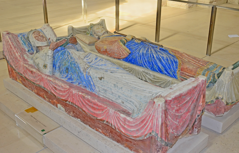 tombs of Englands King Henry II and his Queen, Eleanor od Aquitaine.
