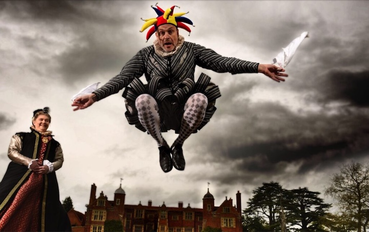 Bankside performer dressed as an Elizabethan jester.