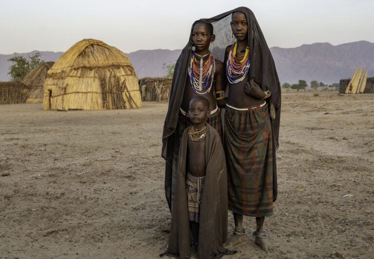 Girls and women of the Arbore tribe are adorned with beads and bracelets. Unmarried girls shave their hair clean and put a black piece of cloth on the top of their head for sun protection.