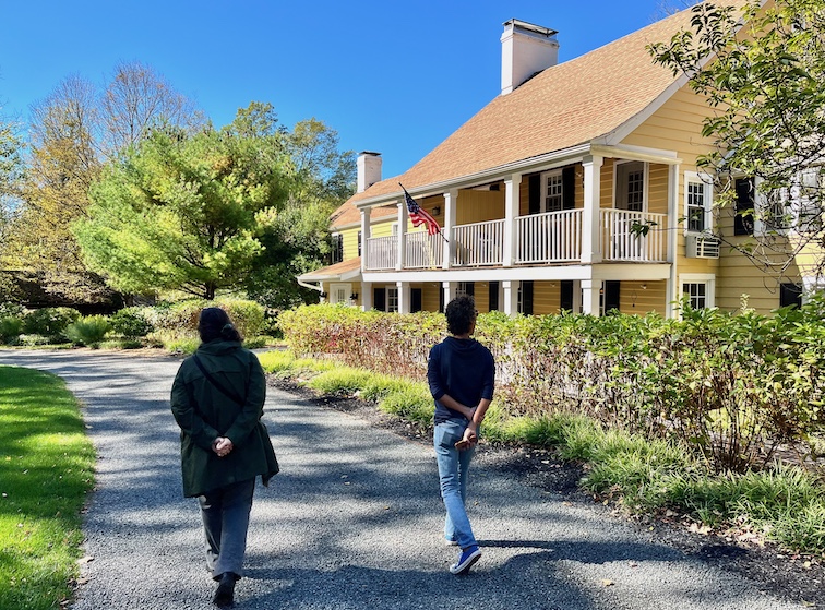 The Bird & Bottle Inn, where Washington may have had a mug of ale, was at a strategic point midway between Albany and New York City.