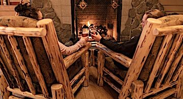 Drinks-by-the-fire-at-Old-Faithful-Snow-Lodge